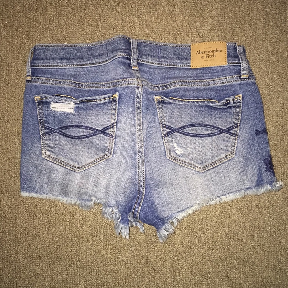 Super cute Abercrombie and Fitch jean shorts!